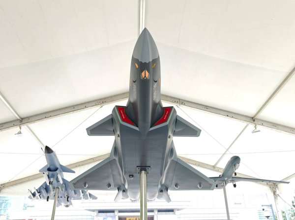 兆富配资 国之重器致敬不朽丰碑 三架战机模型亮相川博抗战专题展